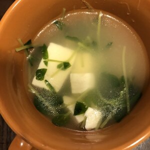 豆腐と豆苗の中華風スープ